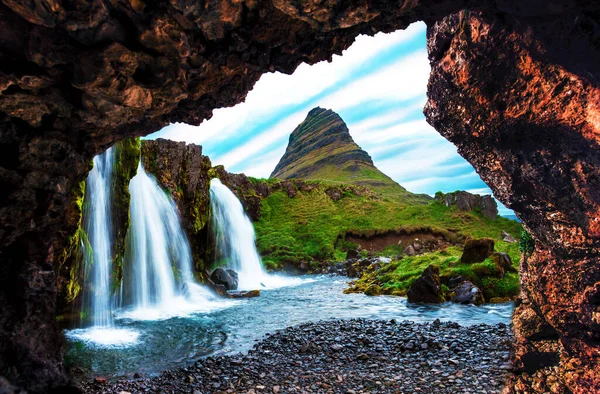 Нестандартный Вид Водопад Киркьюфелл Возле Вулкана Исландии Экзотические Страны Удивительные — стоковое фото