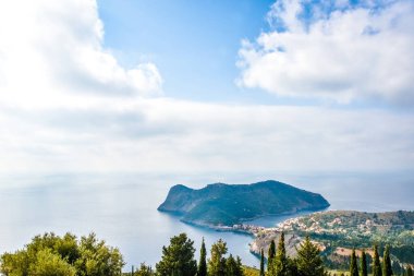 Kefalonia, Yunanistan Asos town yakınındaki İyon Denizi kıyısında taşlarla güzel manzara. İnanılmaz yerler. Turistik Yerler.