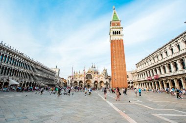 Venedik, İtalya - 10 Haziran 2017: Campanile ile Piazza San Marco, Basilika San Marco ve Venezia'daki Doge Sarayı 10 Ağustos 2017.