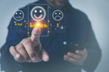 Müşteri internet üzerinden hizmet kalitesini değerlendirebilir. Kullanıcılar 5 yıldızlı gülümseme ikonunda akıllı telefon geri bildirimi kullanıyorlar. İnternet üzerinden müşteri memnuniyeti anketi.