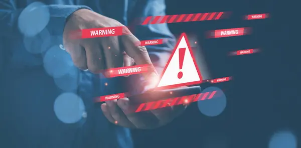 Affärsman Som Håller Smartphone Slå Med Triangel Varning Cyberattack Online Stockbild