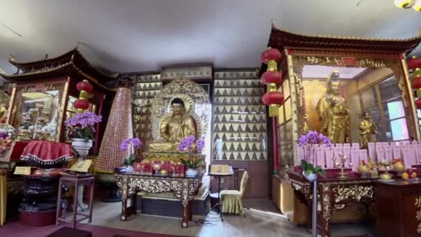 Tracking Beautiful Chinese Temple Interior Toronto Canada — Video