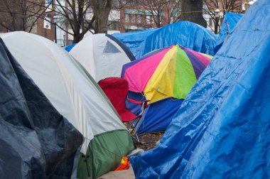 Protesto ve gösteri Toronto parkları artık evsizler için çadır şehri oldu.
