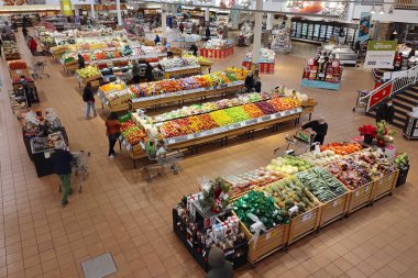 Bir süpermarketin yüksek açılı görüntüsü