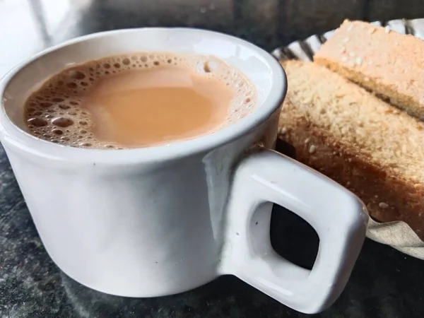 Tasse Milchtee Bestehend Aus Kuhmilch Zucker Und Teeblättern Pulver Und — Stockfoto