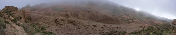 Огромный Панорамный Пейзаж Дороги Оранжевых Туманных Горах Пустыни Напоминающий Мрамор — стоковое фото
