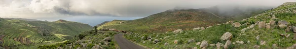 Panorama Enorme Paesaggio Bel Tramonto Strada Sulla Campagna Piena Montagne — Foto Stock