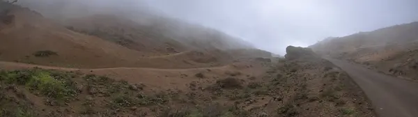 Turuncu Sisli Dağlarda Yol Manzarası Tenerife Kanaryaya Spanya Benzeyen Mars — Stok fotoğraf