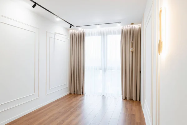 Diseño Interior Habitación Luminosa Vacía Con Gran Ventana Suelo — Foto de Stock