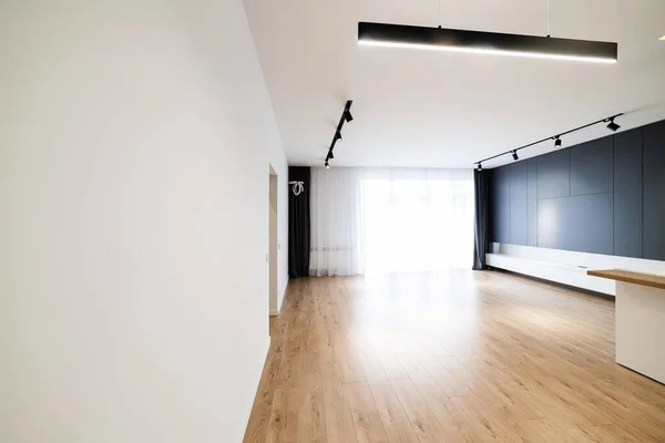 Diseño Interior Del Apartamento Con Paredes Blancas Cocina Negra — Foto de Stock