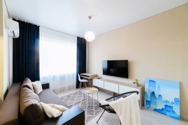 Yaşamak için parlak bir dairenin modern ve şık iç tasarımı