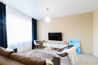 Yaşamak için parlak bir dairenin modern ve şık iç tasarımı