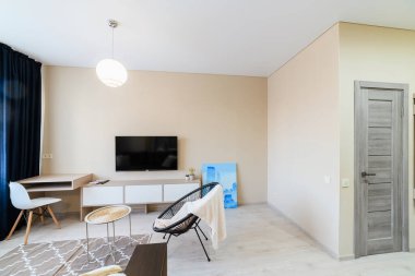 bir aile için yeni bir dairenin modern iç tasarımı