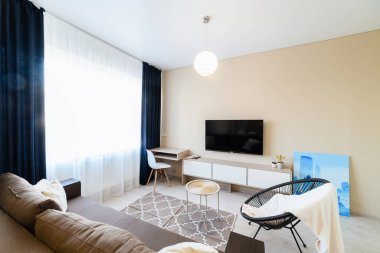 bir aile için yeni bir dairenin modern iç tasarımı