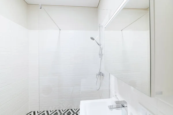Design Interiores Elegante Banheiro Com Azulejos Leves — Fotografia de Stock