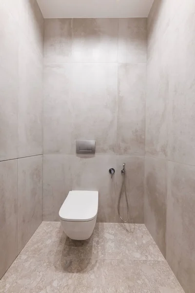 Novo Banheiro Limpo Com Azulejos Cinza — Fotografia de Stock