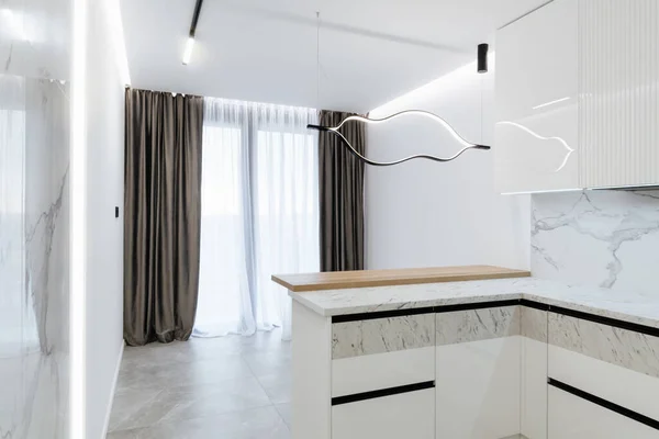 Diseño Interior Una Luminosa Cocina Estudio Con Una Gran Ventana —  Fotos de Stock