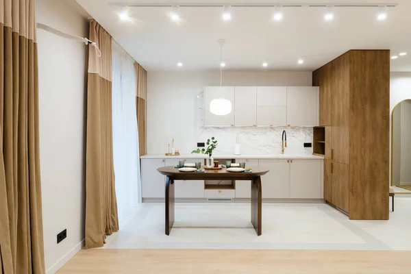 Stylish New Studio Kitchen Large Windows White Walls — Stockfoto
