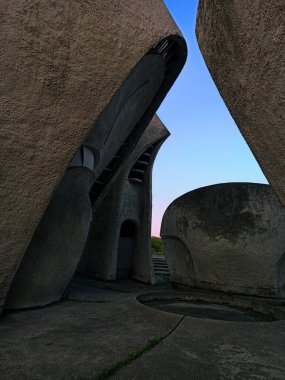 Kyiv krematoryumu. ZSU askerleri şu anda buradan geçiyorlar.