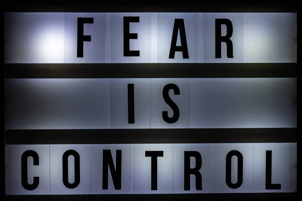 Φόβος Είναι Κείμενο Ελέγχου Στο Φωτεινό Κουτί — Φωτογραφία Αρχείου