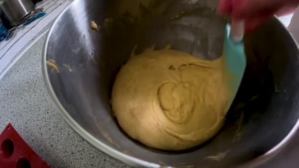 Домашня Кухня Робить Тісто Печива Повільним Рухом — стокове відео
