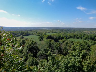 Nemo Dağı 'ndan orman ve tarlalarla manzara 