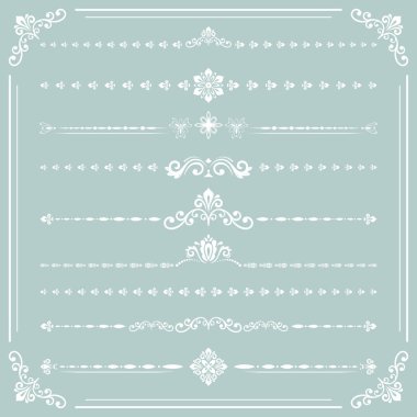 Eski tip vektör dekoratif elementler. Çerçevede yatay ayırıcılar var. Açık mavi ve beyaz farklı süsler koleksiyonu. Klasik şablonlar. Eski model dizileri