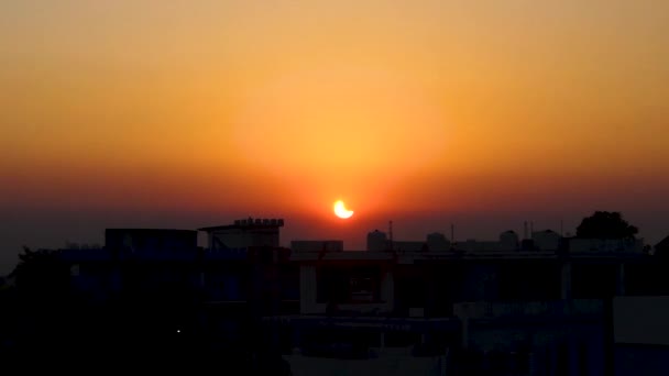 Октября 2022 Дехрадун Уттаракханд Индия Частичное Солнечное Затмение Вечер Городским — стоковое видео