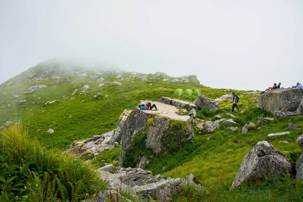 July 14Th 2022 Himachal Pradesh India People Resting Rocks Shrikhand — Stock Photo, Image