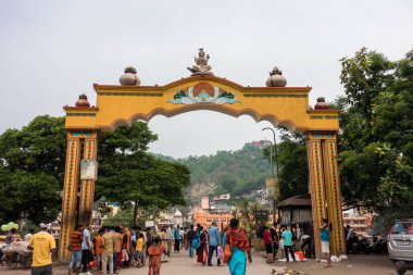 8 Temmuz 2022 Haridwar India. Ganj Nehri kıyısındaki Gau Ghat 'ın giriş kapısı..