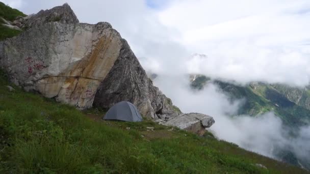 2022年7月14日 ヒマカル プラデシュ州 背景に美しい風景 谷や山とテントやキャンプ ヒマラヤのシュリックハンド マハージェフ カイラシュ ヤトラ — ストック動画