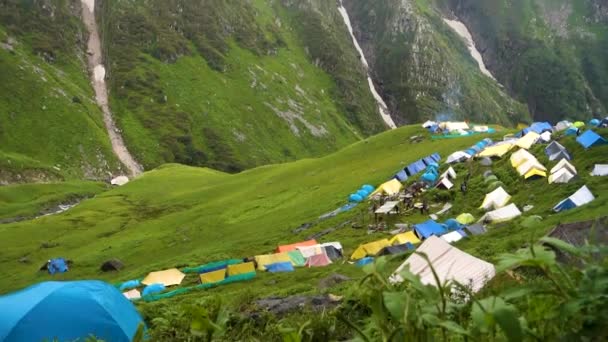 Juli 2022 Himachal Pradesh Indien Mehrere Bunte Zelte Bheem Dwari — Stockvideo