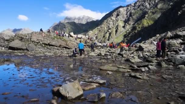 Julio 2022 Himachal Pradesh India Devotos Ofreciendo Sus Oraciones Lago — Vídeos de Stock