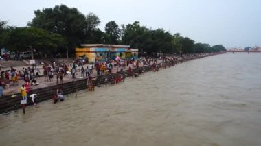 8 Temmuz 2022 Haridwar India. Ganj Nehri 'nin geniş açılı görüntüsü .