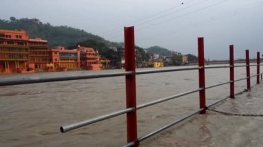 8 Temmuz 2022 Haridwar India. Ganj Nehri 'nin geniş açılı görüntüsü .