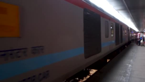 Temmuz 2022 Haridwar India Platforma Bir Tren Geliyor Kuzey Hindistan — Stok video