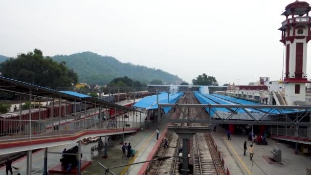 Juli 2022 Haridwar Indien Luftaufnahme Des Eisenbahnknotenpunktes Haridwar Mit Eisenbahngleisen — Stockvideo