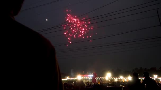 2022年10月19日 Dehradun Uttarakhand India 在Vijayadashmi节的集市 Dussehra 天空中五彩缤纷的爆竹 — 图库视频影像