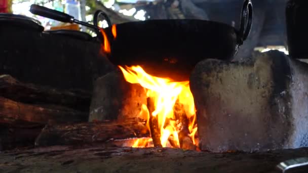 Traditionelle Feuerstelle Aus Lehm Und Lehm Ländlichen Mit Einem Großen — Stockvideo