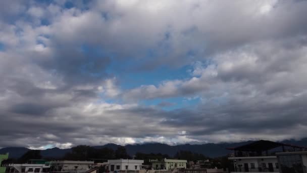 Жовтня 2022 Дехрадун Уттаракханд Індія Повільна Панорама Хмарного Неба Перед — стокове відео