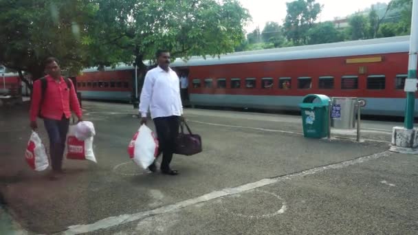 Července 2022 Džammú Kašmír Indie Vlak Projíždí Kolem Železniční Stanice — Stock video