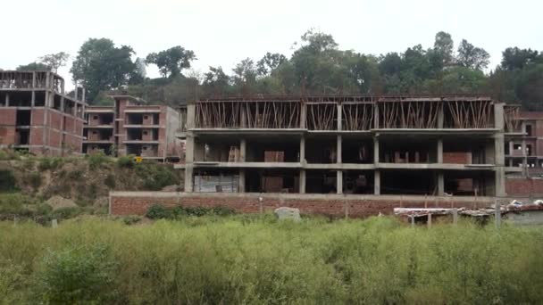 2022年10月14日 印度Uttarakhand的Dehradun市 正在建造的带有外露砖块的购物中心大楼 — 图库视频影像