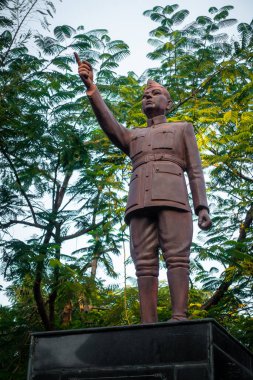 28 Haziran 2023, Uttarakhand, Hindistan. Özgürlük Savaşçısı Kesari Chand heykeli Gandhi Park, Dehradun City 'de..