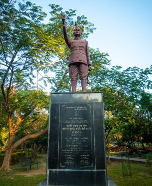 28 Haziran 2023, Uttarakhand, Hindistan. Özgürlük Savaşçısı Kesari Chand heykeli Gandhi Park, Dehradun City 'de..