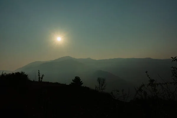 Sabah Güneşi Uttarakhand Hindistan Daki Naag Tibba Dağı Nda Parlayarak — Stok fotoğraf