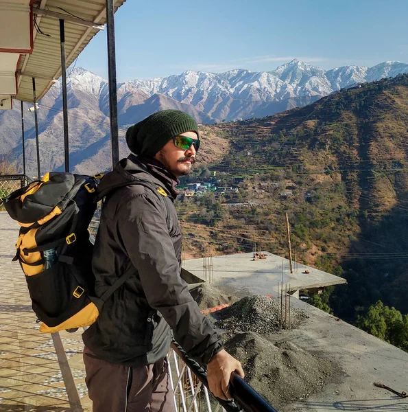 October 14Th 2022 Uttarakhand India Ready Solo Traveler Backpack Gazing — Stock Photo, Image