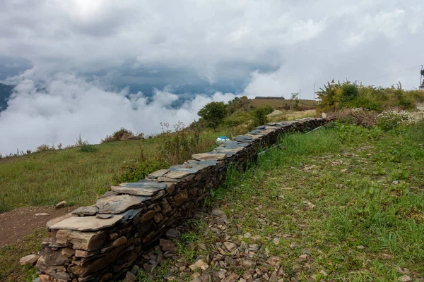 Muro Pietra Rurale Tra Montagne Himalayane Uttarakhand India Vista Panoramica — Foto Stock