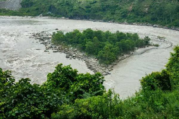 Pulau Terpencil Sungai Satluj Dikelilingi Oleh Air Yang Mengalir Himachal — Stok Foto