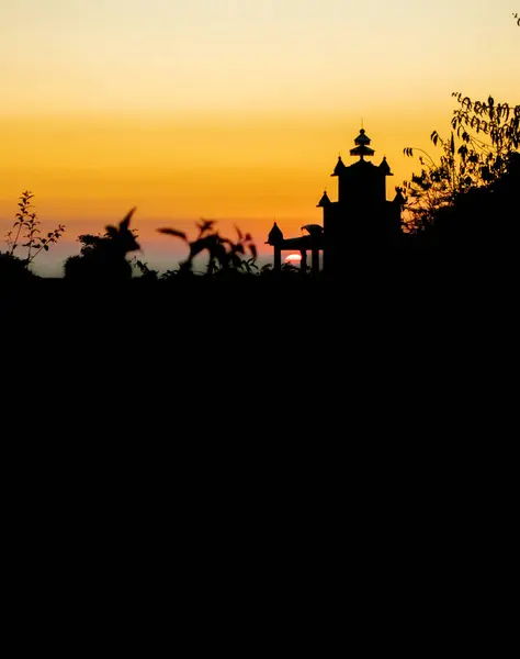 Artistiek Silhouet Van Een Heuveltop Tempel Tegen Avond Zonsondergang Uttarakhand — Stockfoto
