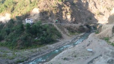 Mussoorie vadisinin ortasındaki Yamuna Köprüsü, Yamuna Nehri, Uttarakhand, Hindistan